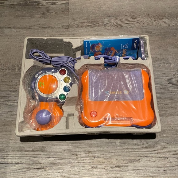 VTech V. Smile Console And Art Studio New Damaged Box + 4 used smartridges - Picture 4 of 10